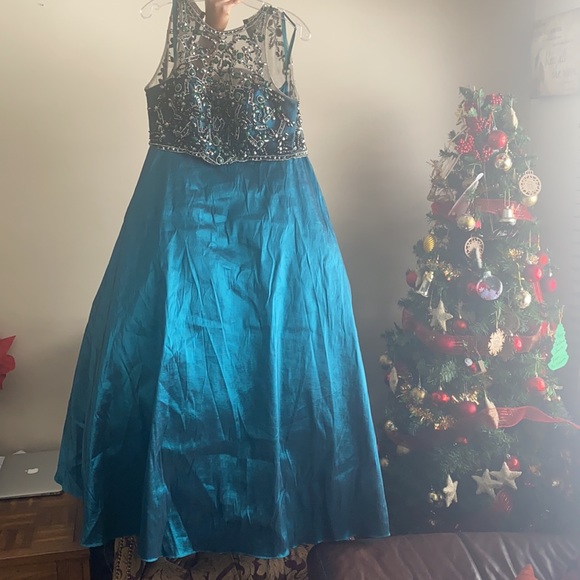 Prom Dress - Picture 5 of 16